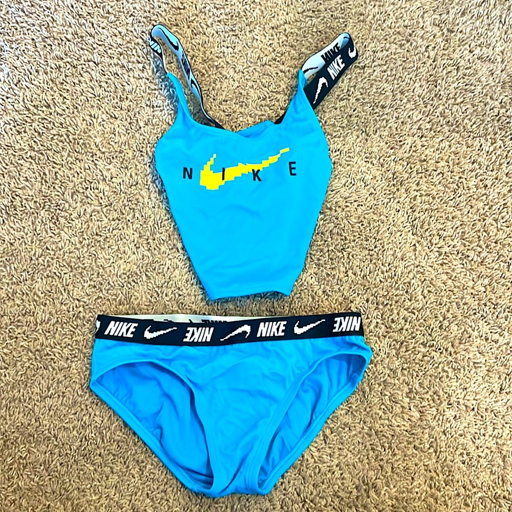 NWOT girls Nike 2 piece swim suit. Size M